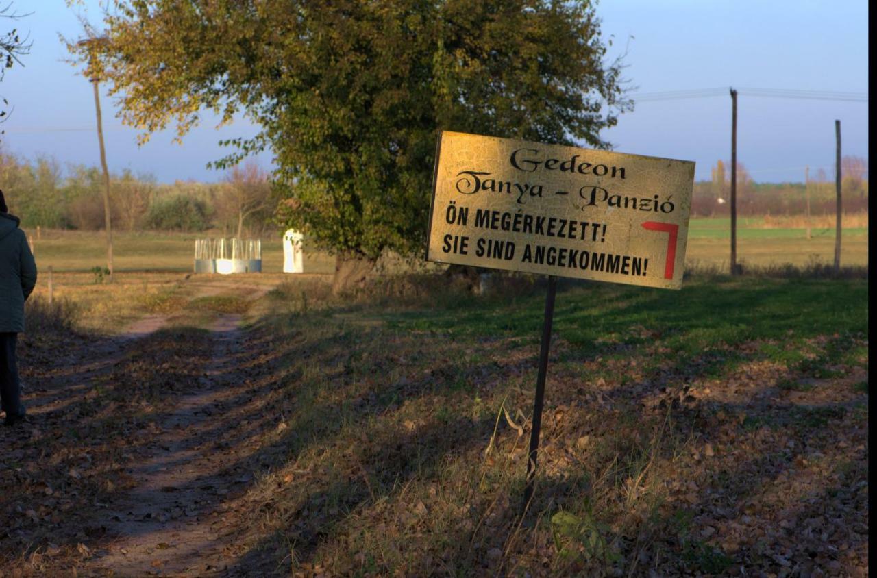 Gedeon Tanya Panzio Pension Jakabszállás Buitenkant foto