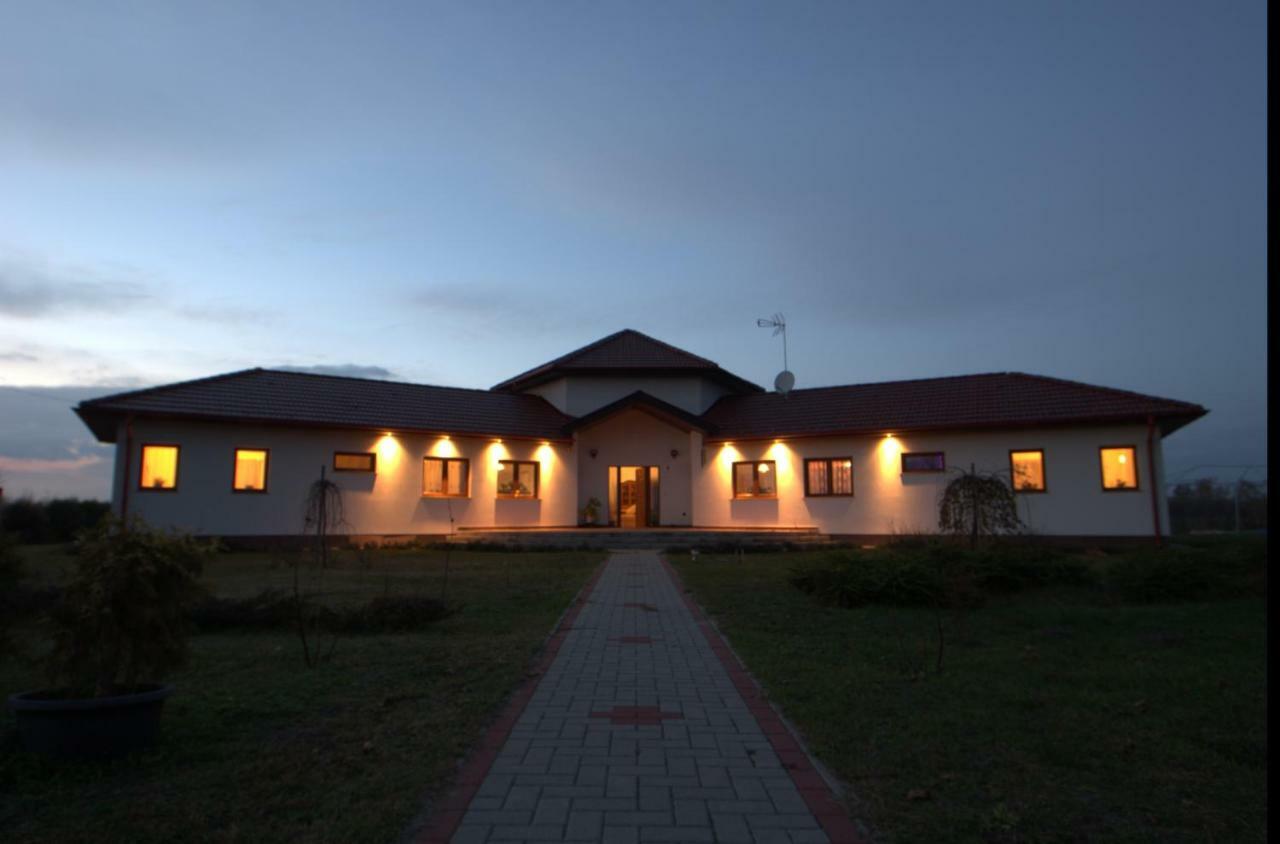 Gedeon Tanya Panzio Pension Jakabszállás Buitenkant foto